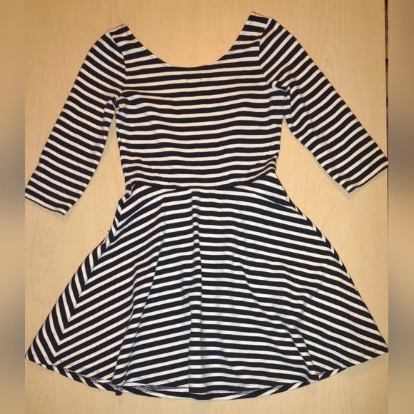 Hollister Black and White Striped Mini Skater Dress with 3/4 Length Slee… - Picture 4 of 7